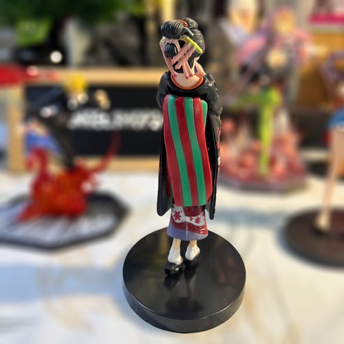 مجسم نيكوروبن