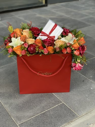 تنسيق مجموعه هدايا على كيس كارتييه