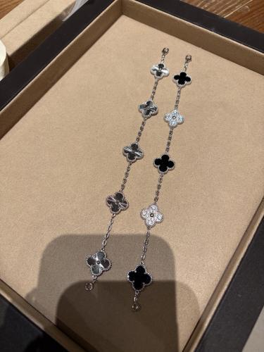 سوار من فان كليف آند آربلز (Van Cleef & Arpels)