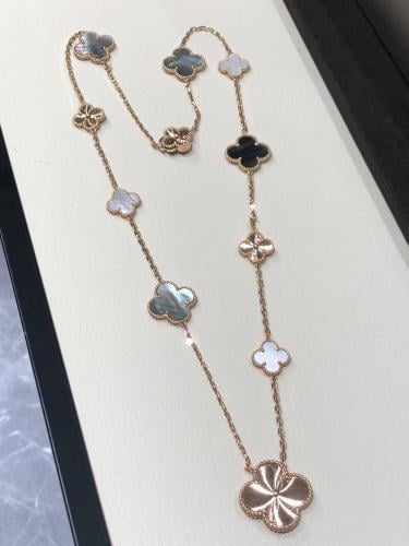 قلادة فان كليف آند آربلز (Van Cleef & Arpels) ماجيك ألامبرا الطويلة
