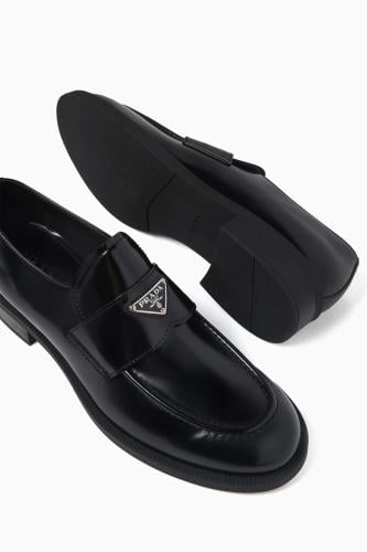 حذاء سهل الارتداء من برادا