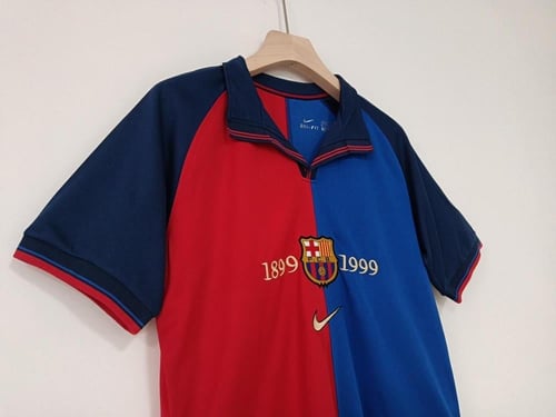 تيشيرت برشلونة الكلاسيكي لموسم 1999/2000