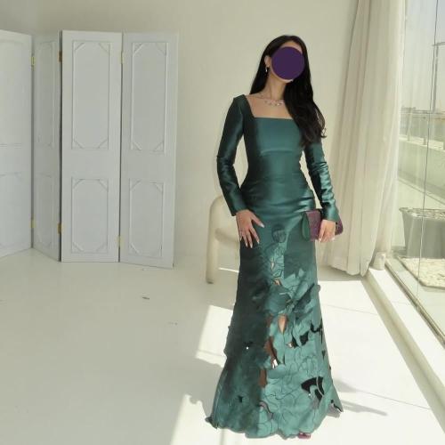فستان سهرات.