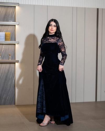 فستان سهرة نوره المخملي بالدانتيل الفاخر