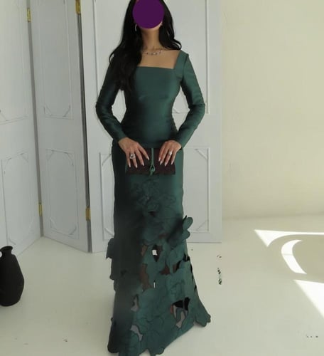 فستان سهرات.