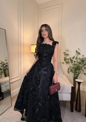 فستان نجلاء