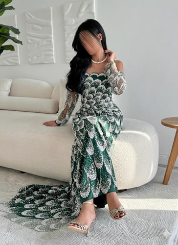 Elegant Emerald Evening Dress - فستان سهرة زمردي أ...