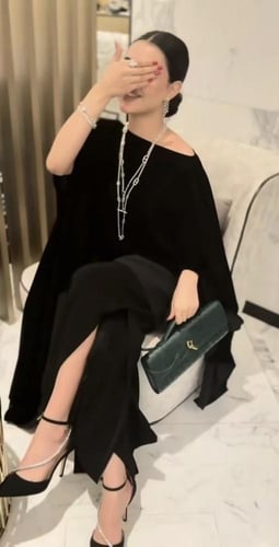 جمبسوت العيد المخملي الفاخر للمناسبات الخاصة