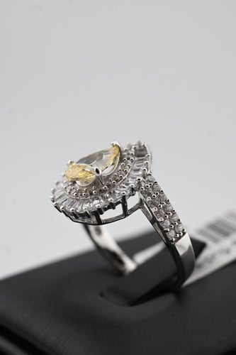 خاتم فضه عيار 925 - تصميم الماس ابيض والماس اصفر