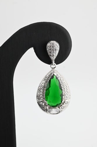 طقم كامل فضة عيار 925- تصميم الماس ابيض وزمرد