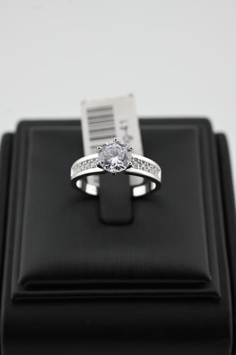 خاتم فضه عيار 925- تصميم الماس