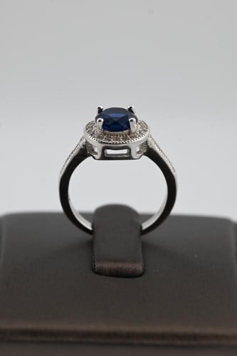 نصف طقم فضة عيار 925- تصميم الماس ابيض وزفير