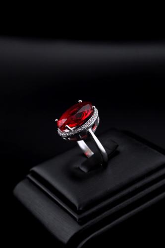 Silver ring 925 karat - design of white diamond and ruby