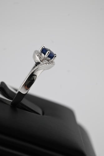 خاتم فضه عيار925- تصميم الماس ابيض وزفير