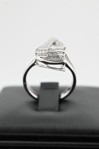 نصف طقم فضة عيار 925- تصميم الماس ابيض