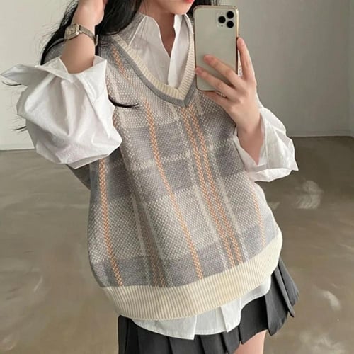 سترة نسائية منقوشة برقبة V