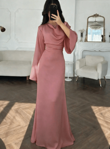 فستان طويل أنيق للنساء بياقة عالية باللون البرغندي...