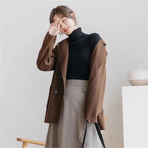 بلوفر نسائي بياقة مدورة