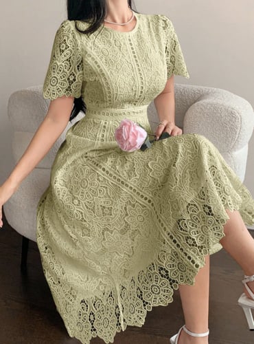 DAZY فستان قصير بأكمام قصيرة مزين بالدانتيل، فستان...