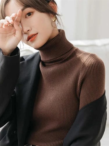 بلوفر نسائي بياقة مدورة