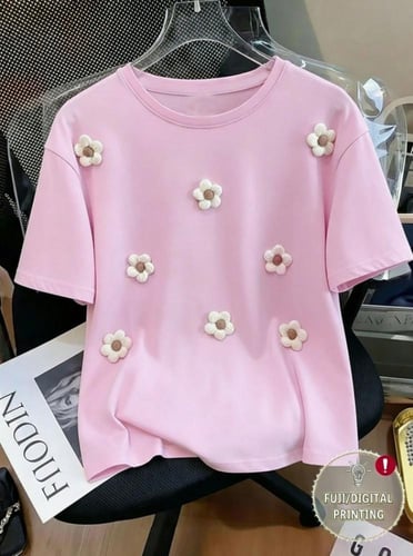 Resyla تي شيرت نسائي بطبعة رقمية بزهور مرصعة بالدب...