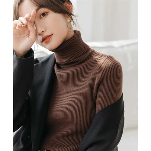 بلوفر نسائي بياقة مدورة