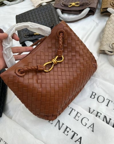 شنطة BOTTEGA VENETA