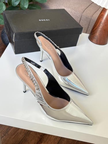 كعب فالنتينو لامع