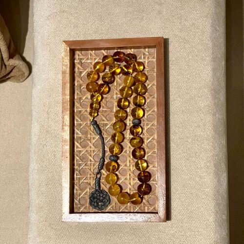 سبحة كهرمان طبيعي – تدرجات العسل الملكي ببهاء فاخر