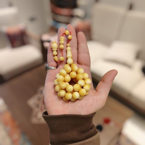 سبحة مستكة بلون ذهبي حليبي