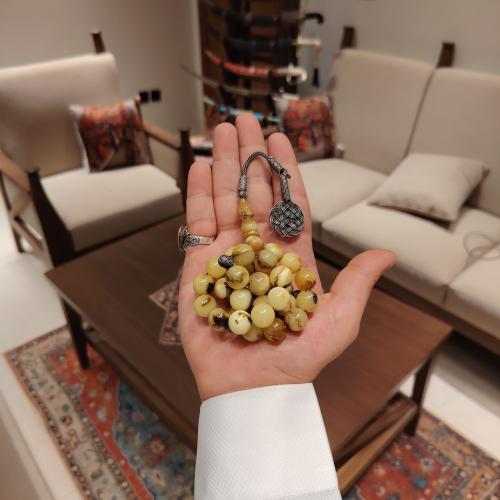 سبحة كهرمان طبيعي – تعرّجات عسلية بلمسة فاخرة