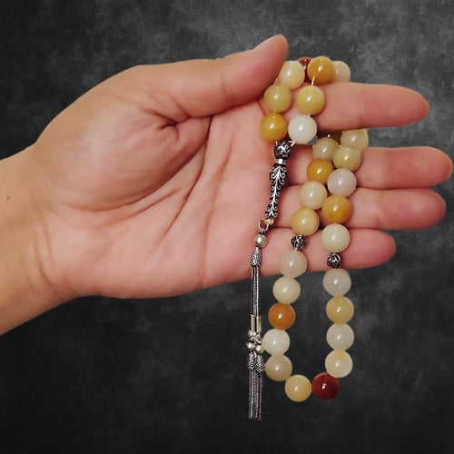 سبح أحجار طبيعية – تدرجات لونية بلمسة أنيقة