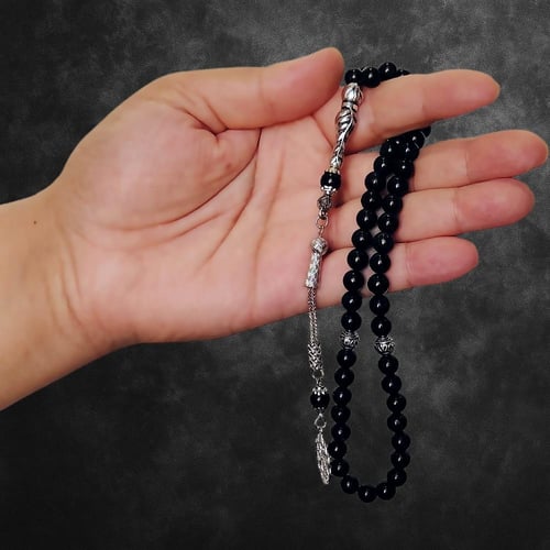 سبح أحجار طبيعية – تدرجات لونية بلمسة أنيقة