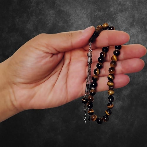 سبح أحجار طبيعية – تدرجات لونية بلمسة أنيقة