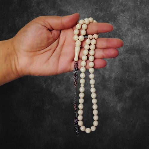 سبحة عظم كلاسيكية – لون عاجي بلمسة أنيقة