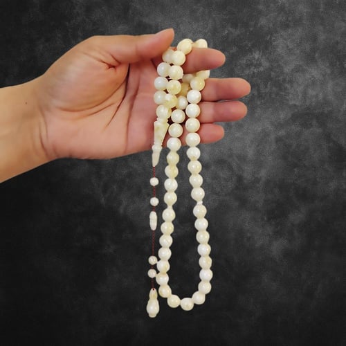 سبح مستكة فاخرة – تدرجات طبيعية بلمعة أنيقة