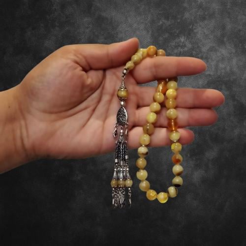 سبحة كهرمان طبيعي – تدرجات حليبية عسلية بطابع راقٍ