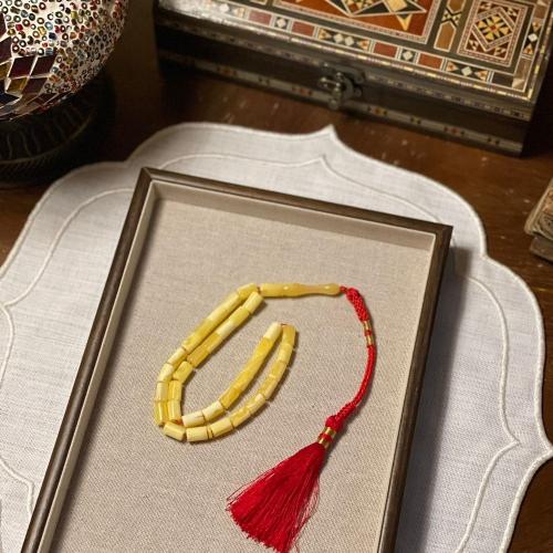 سبحة كهرمان طبيعي – خراطة أسطوانية بطابع راقٍ