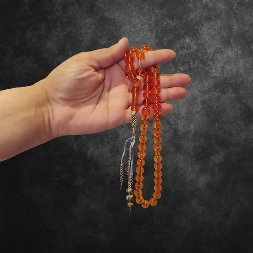 سبح زعفرانية فاخرة – تدرجات لونية بنبرة جذّابة