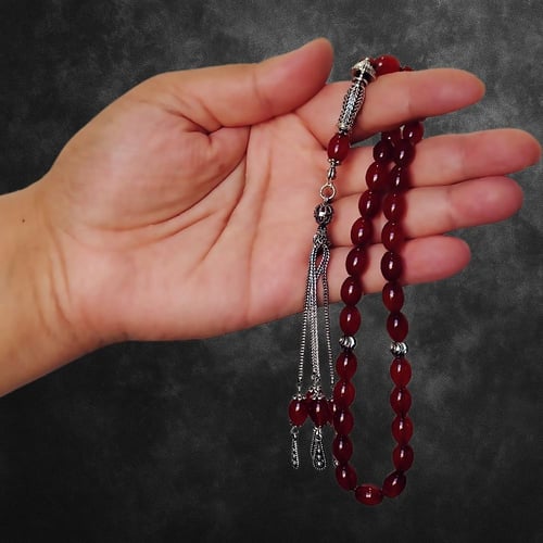 سبح أحجار فاخرة – تدرجات أنيقة بطابع كلاسيكي راقٍ