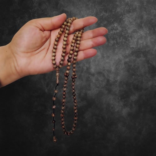 سبح أبنوس كلاسيكية – تدرجات داكنة بطابع فاخر