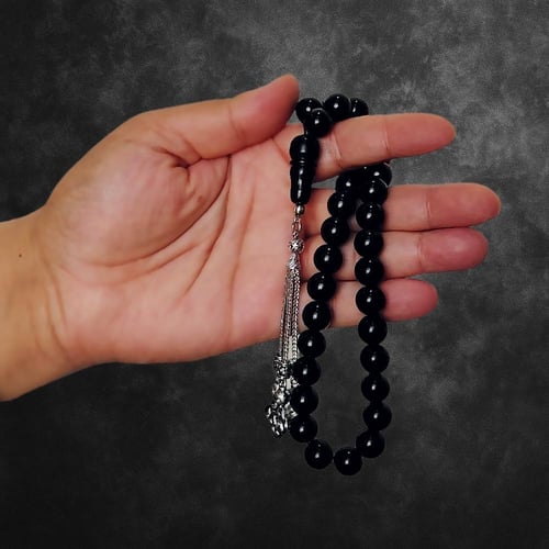 سبح أبنوس كلاسيكية – تدرجات داكنة بطابع فاخر