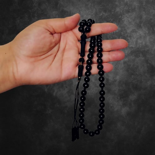 سبح أبنوس كلاسيكية – تدرجات داكنة بطابع فاخر