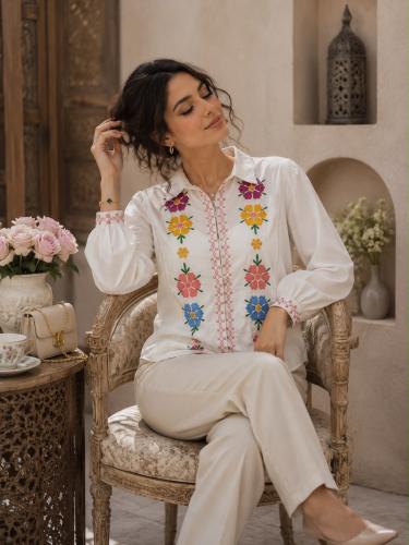 بلوزه أبيض مطرزه