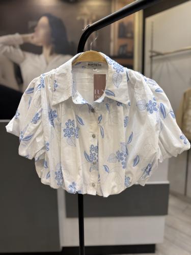 قميص ابيض نسائي قصير