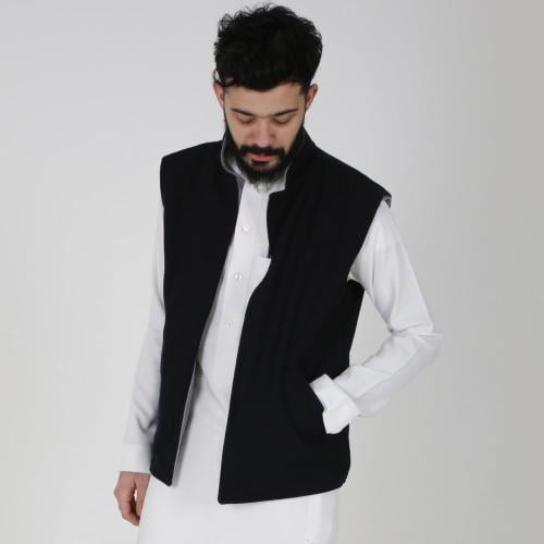 Elegant embroidered Sadr.