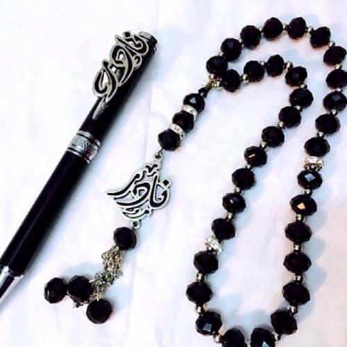 قلم بالاسم و سبحه بالاسم مبطن 2 قطع - تصمم على الط...