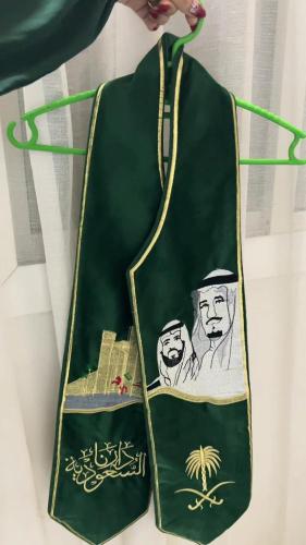 شال اليوم الوطني السعودي بتصميم القادة