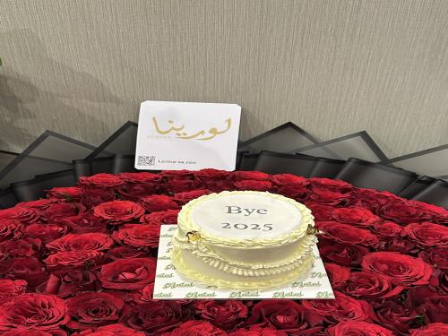 هدية راس السنة مع كيكة مشتعله