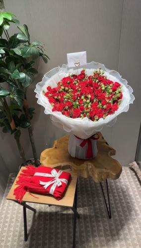 سكارف ميكاسا مع ورد